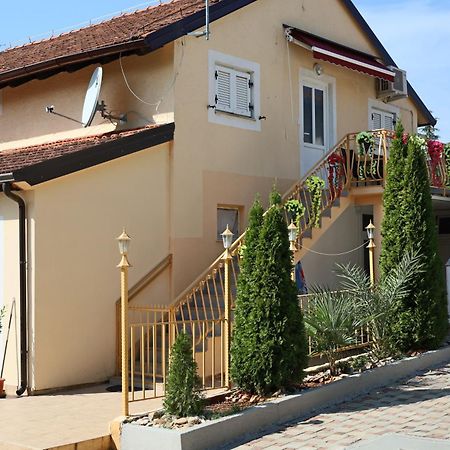 Amore House With Apartment Umag Bagian luar foto