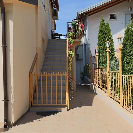 Amore House With Apartment Umag Bagian luar foto