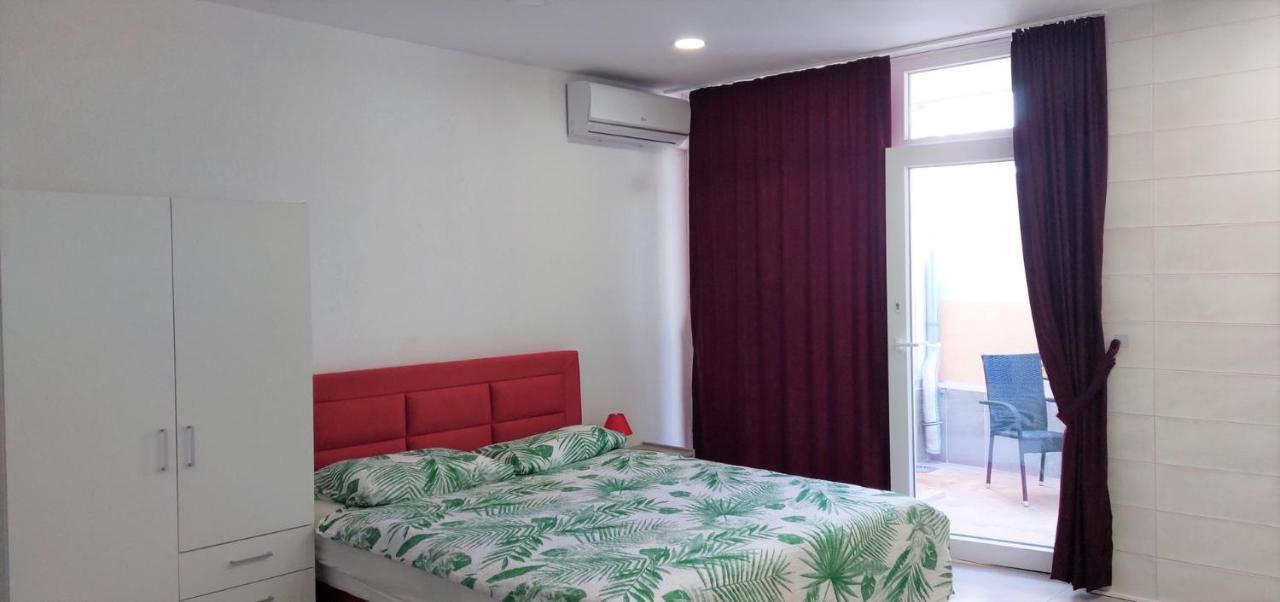 Amore House With Apartment Umag Bagian luar foto