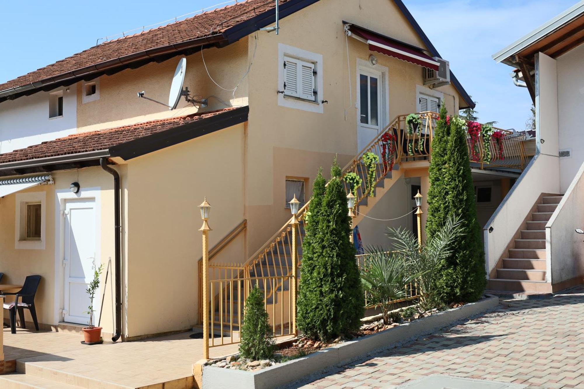 Amore House With Apartment Umag Bagian luar foto